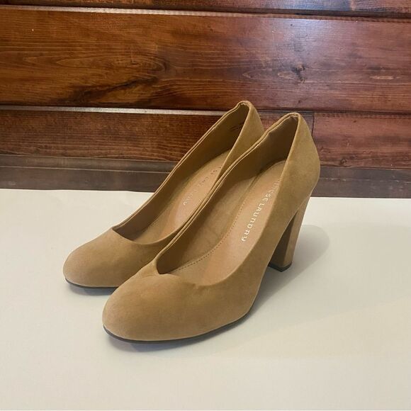 CL by Laundry Tan Suede Pumps Block Heel Round Toe Women's Size 10 - Picture 6 of 12